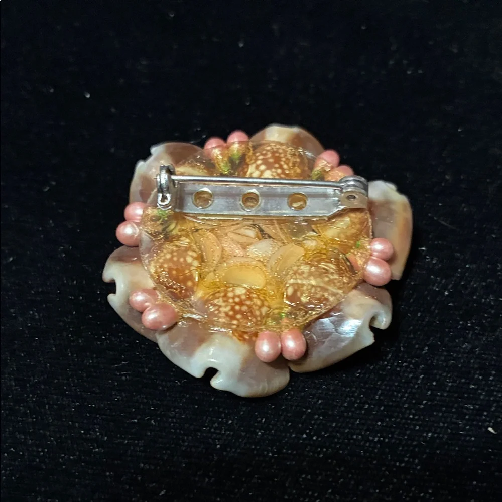 Vintage Floral shell Women’s Jewelry Brooch